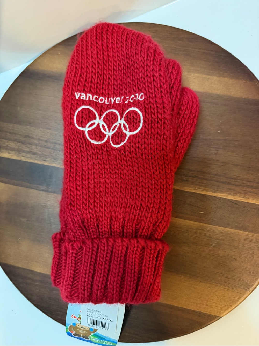 NWT Vancouver 2010 Olympic Red Mittens Hudson's Bay L/XL Maple Leaf